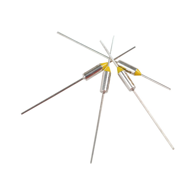 Tek Kullanımlık Termal Sigorta Küçük Ev Aletlerinin İçinde Tek Kullanımlık Kurtarılamaz Termal Sigorta Tek Kullanımlık Termal Sigorta Küçük Ev Aletlerinin İçinde Tek Kullanımlık Kurtarılamaz Termal Sigorta